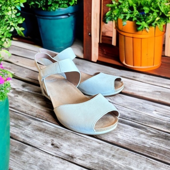 Dansko Cream Leather Vera Wedge Sandals Size 40. - Picture 4 of 11